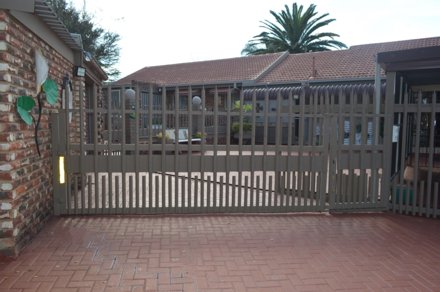 6 Bedroom Property for Sale in Doringkruin North West